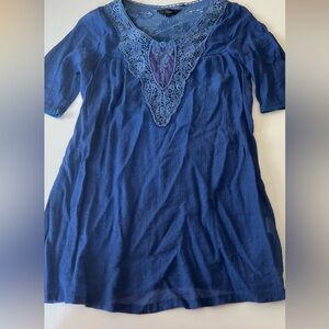 Blue embroidered collar blouse